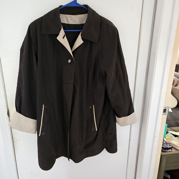 Elegant Black and Cream Trench Coat - Picture 1 of 2